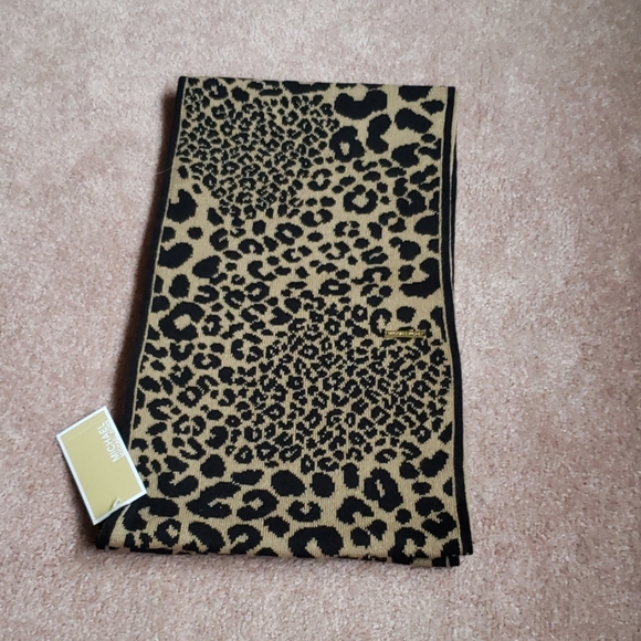 Michael Kors Accessories - CHRISTMAS EVE SALE!! Brand New Michael Kors Scarf